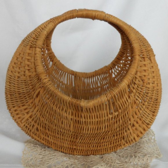 Vintage Handbags - VINTAGE Wicker Tote Market Gathering Basket